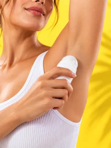 Kosmetyki symbolizujące dezodoranty i antyperspiranty