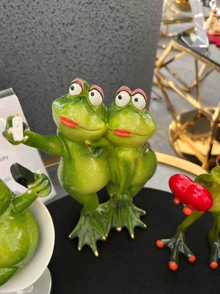 Art-Pol figurka dekoracyjna żabki robiące selfie 20 x 14 x 8 cm – zdjęcie produktu 6